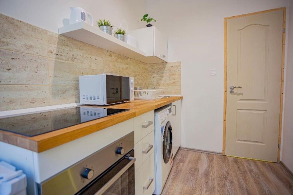 Cosy Flat In Akacfa Str., Aya Apartment Будапеща Екстериор снимка