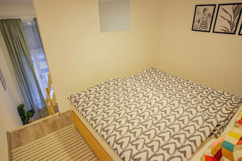 Cosy Flat In Akacfa Str., Aya Apartment Будапеща Екстериор снимка