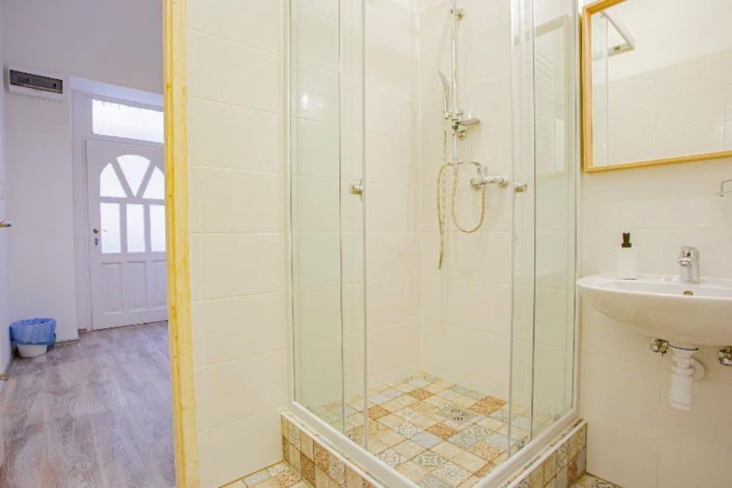 Cosy Flat In Akacfa Str., Aya Apartment Будапеща Екстериор снимка